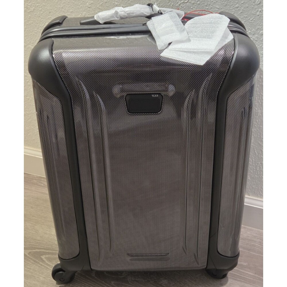 Tumi Vapor 22” Continental Carry-On Hardcase Spinner Luggage Black NWT $725